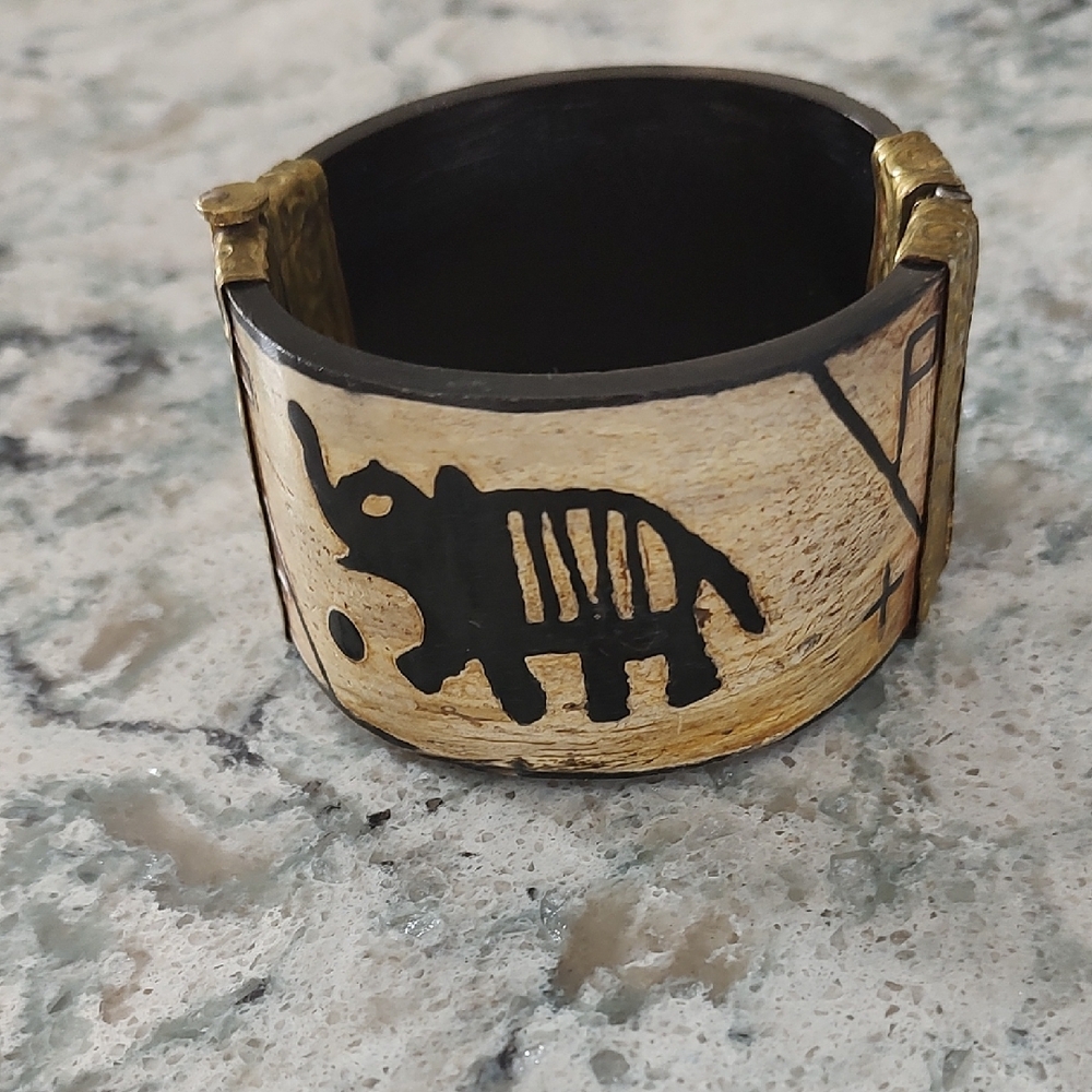 Unique Elephant Design Bracelet - Picture 1 of 3